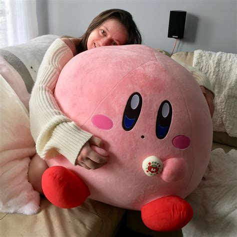 In awe of the size of this Kirby plush : r/AbsoluteUnits