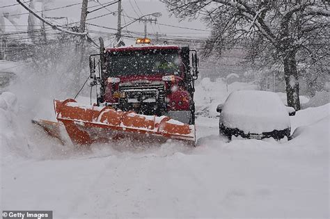 New York snow forecast: NYC braces for FIVE INCHES of snow in new Arctic blast - as speeding ...