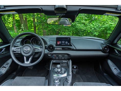 2023 Mazda MX-5 Miata Pictures: | U.S. News