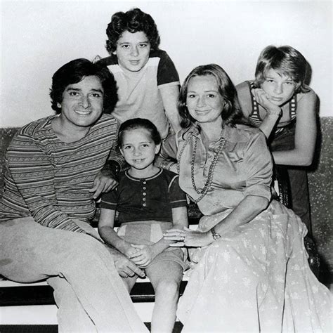 Shashi Kapoor Complete Family Picture - XciteFun.net