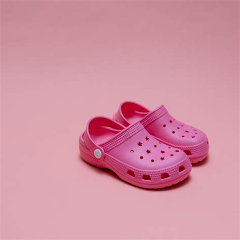 53 Crocs Outfit Ideas You'll Wear All Year - ljanestyle