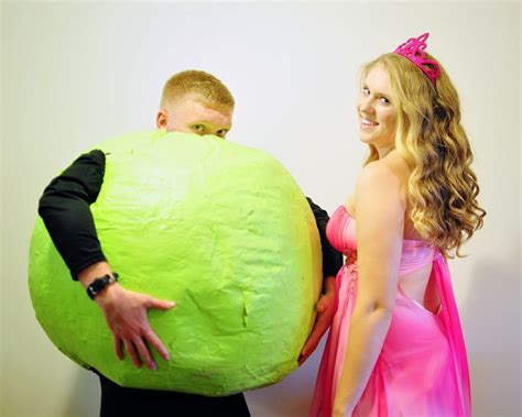 Little Sloth: DIY couple Halloween costume: The Princess and The Pea