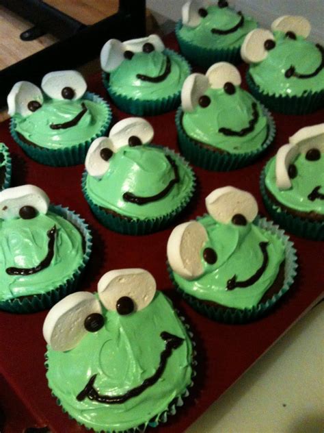 cupcakes | Creative snacks, Frog cupcakes, Cupcake cookies