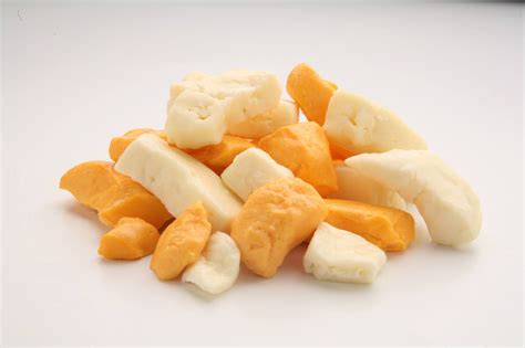 Wisconsin Cheese Curds: White or Yellow? – Left at the Fork