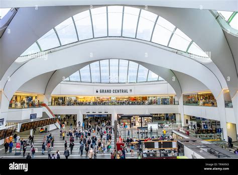 Train birmingham train station hi-res stock photography and images - Alamy