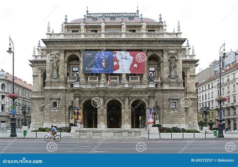 Budapest Opera House editorial photography. Image of capital - 69372257