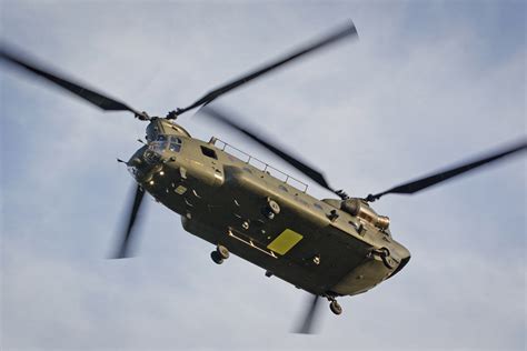 RAF flying high in new Chinook helicopters - News stories - GOV.UK