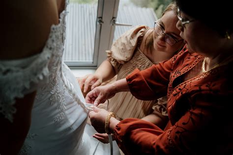 The Cutest, Coziest Wedding at Hobbiton — Dear White | Auckland Wedding ...