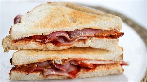 Easy Bacon Butty Recipe