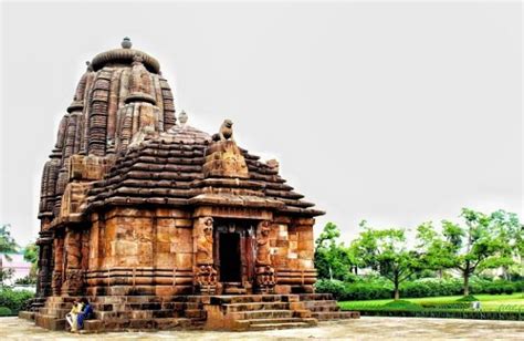 Rajarani Temple, Bhubaneswar - Timing, History & Photos