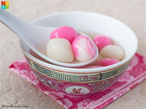 Easy recipe for Chinese glutinous rice balls aka tang yuan (汤圆), eaten ...