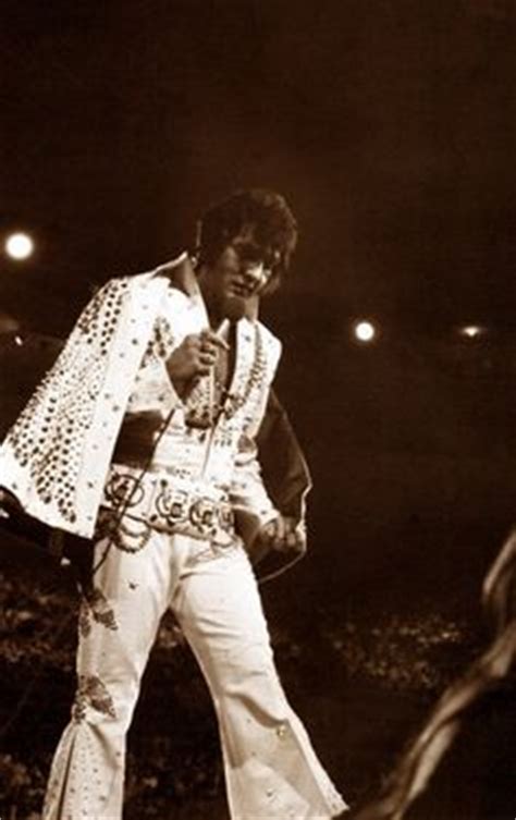 January 14 – Events – Today in Elvis Presley History – Elvis Presley