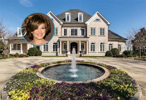 Kelly Clarkson's Home in Tennessee that She's Selling for $8.75 Million (26 Photos)