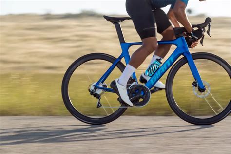 2020 Giant Propel Advanced 2 Disc Mens Road Bike - Electric Blue