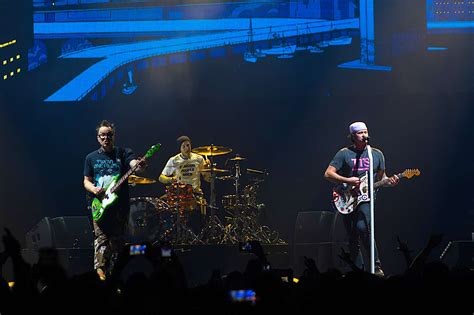 Blink-182 Live at United Center [GALLERY] - Chicago Music Guide