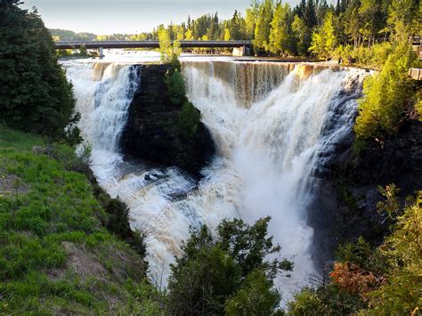 10 Waterfalls in Canada That'll Take Your Breath Away | Reader's Digest