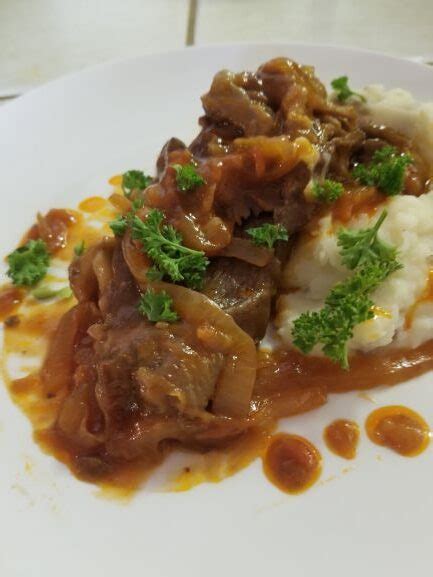 Slow Cooker Swiss Steak with Mushroom Gravy