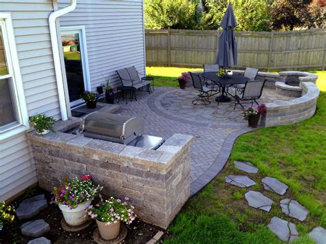 Curved Paver Patio and Outdoor Kitchen - Design Ideas - Archadeck Backyard Patio Designs ...