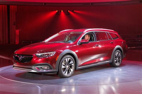 2018 Buick Regal and Regal TourX official pictures and specs