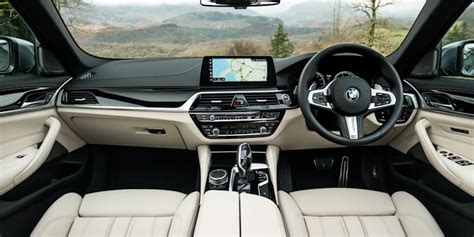 BMW 5 Series (2017-2020) Interior & Infotainment | carwow