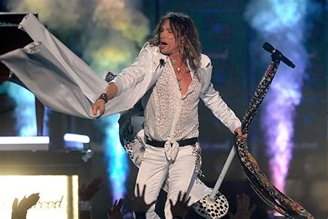 Steven Tyler Sings Aerosmith’s ‘Dream On’ at ‘American Idol’ Finale