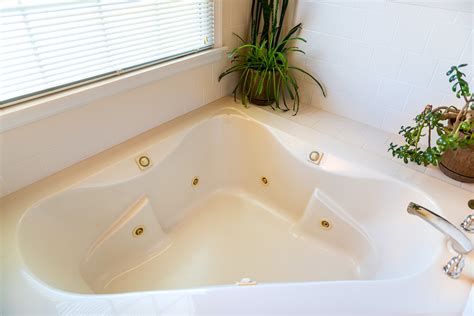 2021 Jacuzzi Bathtub Prices | Jetted Tub Prices | Average Cost of ...