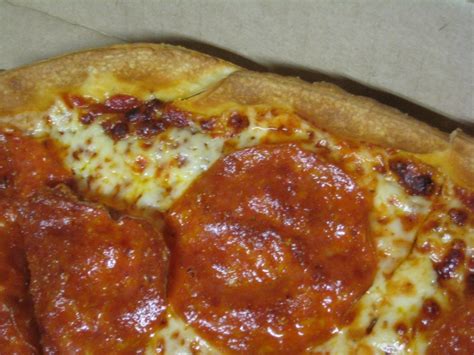 Review: Pizza Hut - Thin 'N Crispy Pepperoni Pizza | Brand Eating