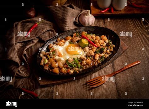 sizzling pork sisig Stock Photo - Alamy