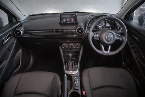 Omar Bates: Mazda 2 2022 Interior