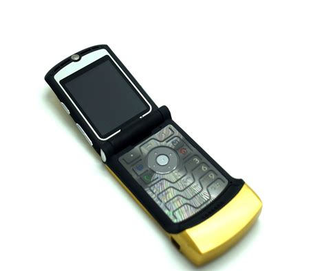 Motorola V3 Razr Sim Free Unlocked Mobile Flip Phone Gold - Baxtros