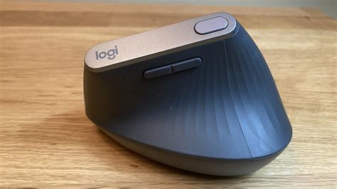 Logitech MX Vertical Ergonomic Mouse - Review 2020 - PCMag Australia