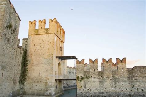 Castle of sirmione Stock Photos, Royalty Free Castle of sirmione Images | Depositphotos