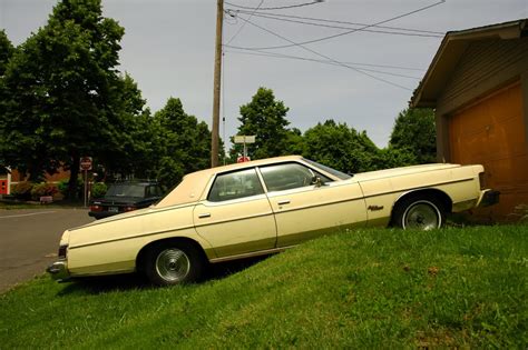 OLD PARKED CARS.: 1975 Mercury Grand Marquis.