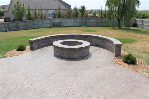 Make Your Backyard Cozy with Concrete Fire Pit | FIREPLACE DESIGN IDEAS