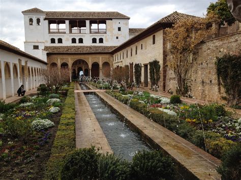 File:Generalife gardens in Alhambra, Granada (7068992009).jpg