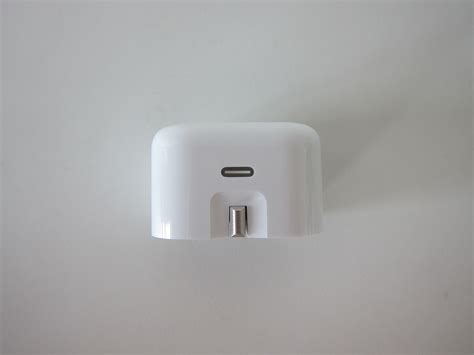 Apple 20W USB-C Power Adapter « Blog | lesterchan.net