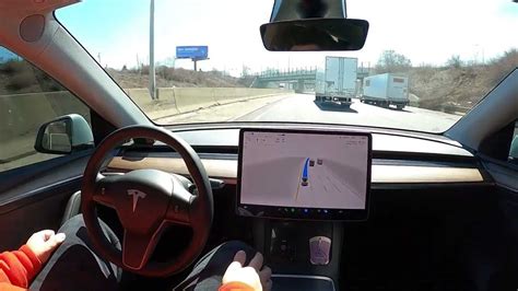 Tesla Full Self-Driving Beta V11: Realtime Day And Night In Detroit