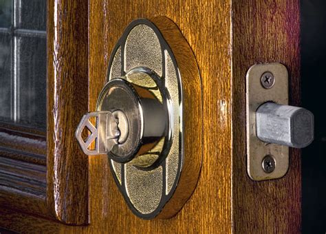 Deadbolt Lock on Mahogany Front Door | Photo Remodeling Analysis