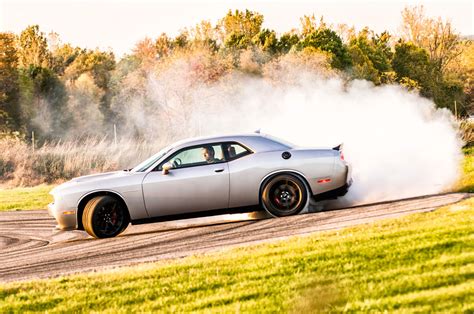 A 20-Second Burnout in a 2015 Dodge Challenger SRT Hellcat