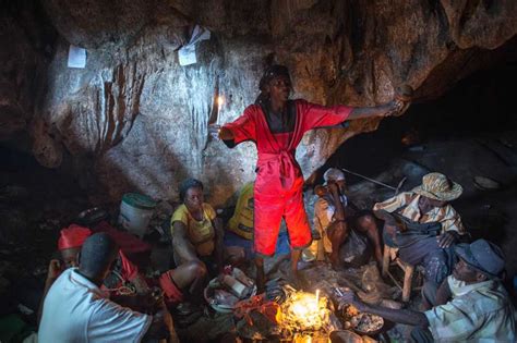 This is Chukwudi Iwuchukwu's Blog: Graphic Photos: Voodoo Rituals In Haiti