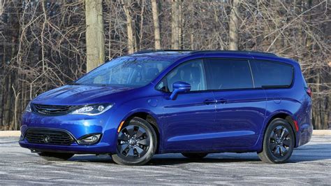 Chrysler Pacifica Hybrid News and Reviews | InsideEVs