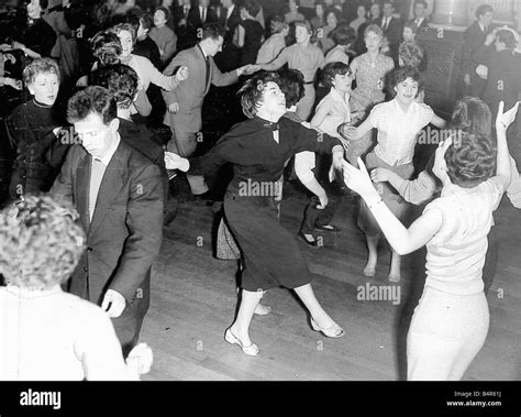 1950s Dancing Rock And Roll Stock Photos & 1950s Dancing Rock And Roll Stock Images - Alamy