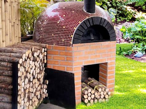 How to Build a Wood Fired Pizza Oven in Your Backyard?