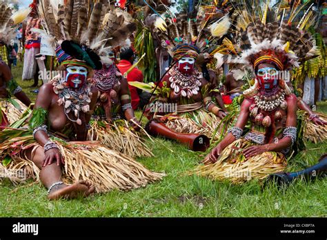 Papua new guinea tribes women hi-res stock photography and images - Alamy