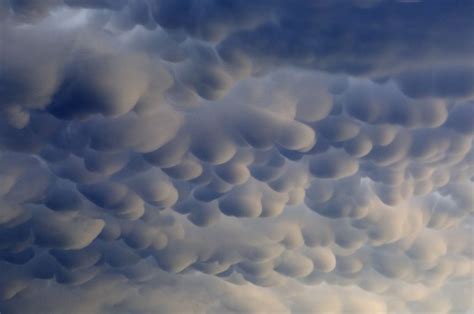 Professional storm chaser | Mammatus clouds, Clouds, Weather cloud