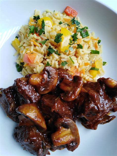 Beef stew served with rice – World Recipes