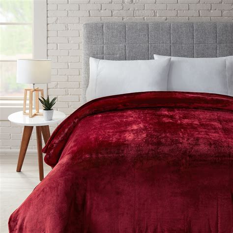 Better Homes & Gardens Luxury Velvet Plush Blanket, Twin, Red - Walmart.com