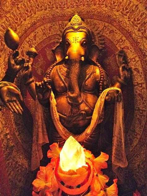 Beautiful statue of Ganesha (With images) | Ganesh art, Ganesha, Poster ...