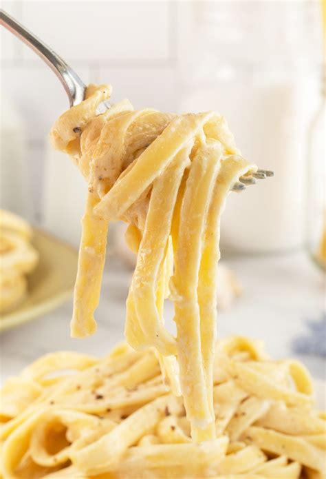 Linguine Alfredo - The Kitchen Magpie