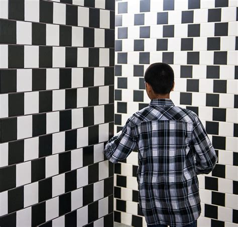 Cafe Wall Illusion | Exploratorium Museum Exhibit